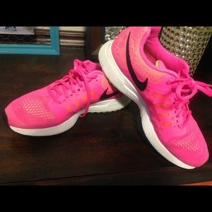 Nike Shoes - Nike size 8 shoes Nike Shoes - Nike size 8 shoes